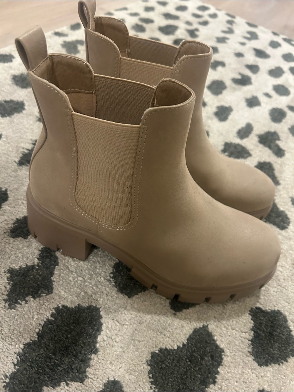 Women’s MIA Chelsea Boot in Beige